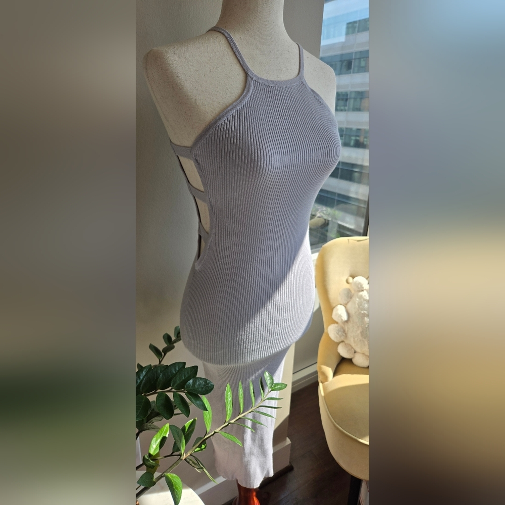 Revamped: Effortlessly Chic Gray Ribbed Midi Dress - Picture 4 of 7